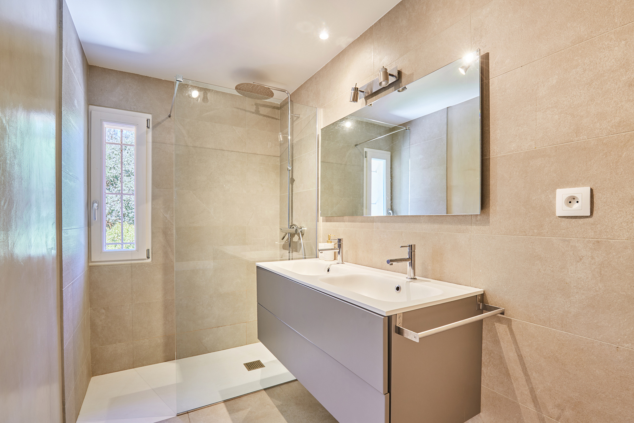 photo_27a38e2847481f788a7fc456d60cda6f