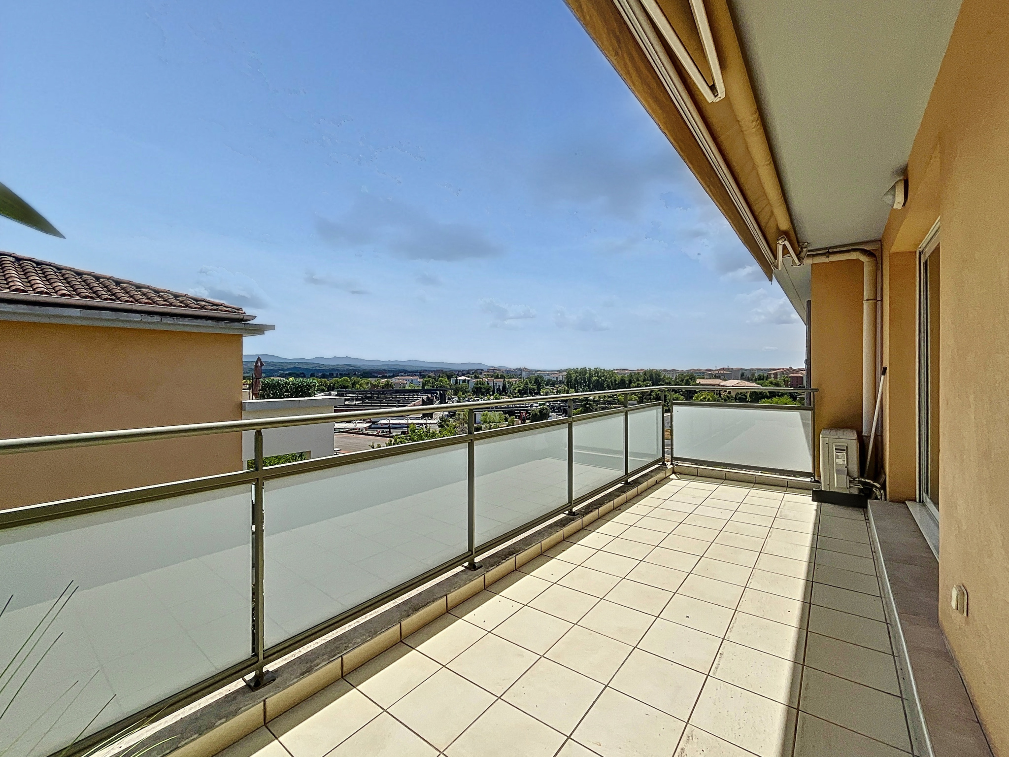 photo_68ee3ad6b88a7fb70bf771d9d10f7d26