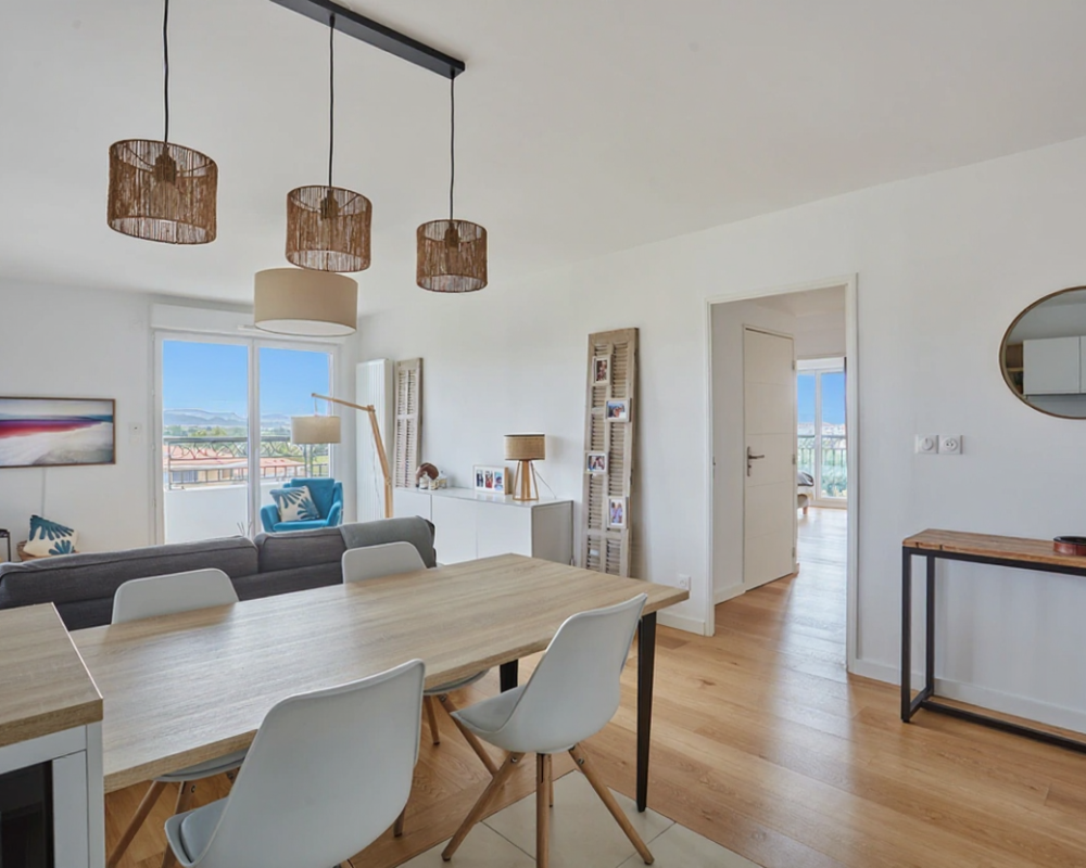 photo_12c8a4deb7a243bf457d364d92a3c17b