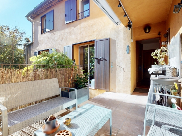 photo_41695f77b6dd6883df42bc2c2b0e7de9